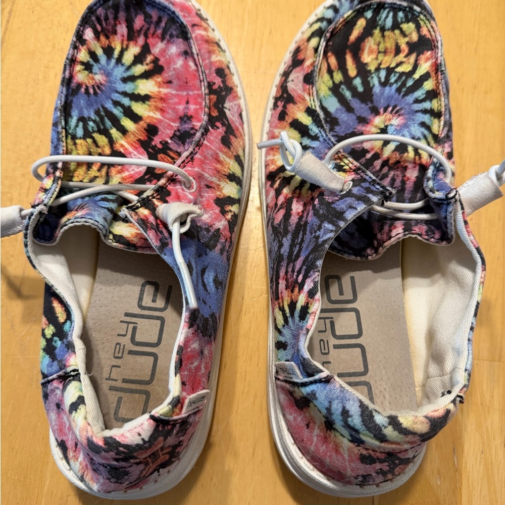 Hey Dude Wendy size 9 Tie-Dye shoe